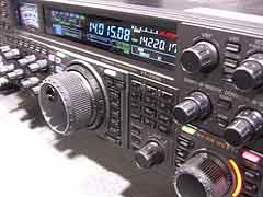  Yaesu FT 2000